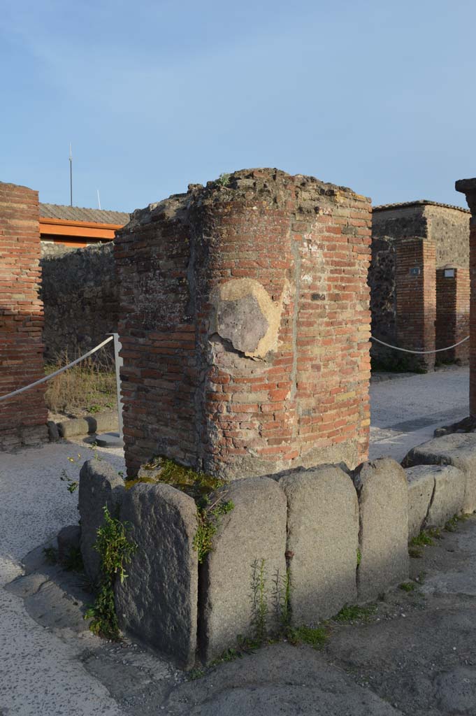 Via del Foro, east side, Pompeii. March 2019. Looking south-east towards pilaster/column at north end of portico.
Foto Taylor Lauritsen, ERC Grant 681269 DCOR.

