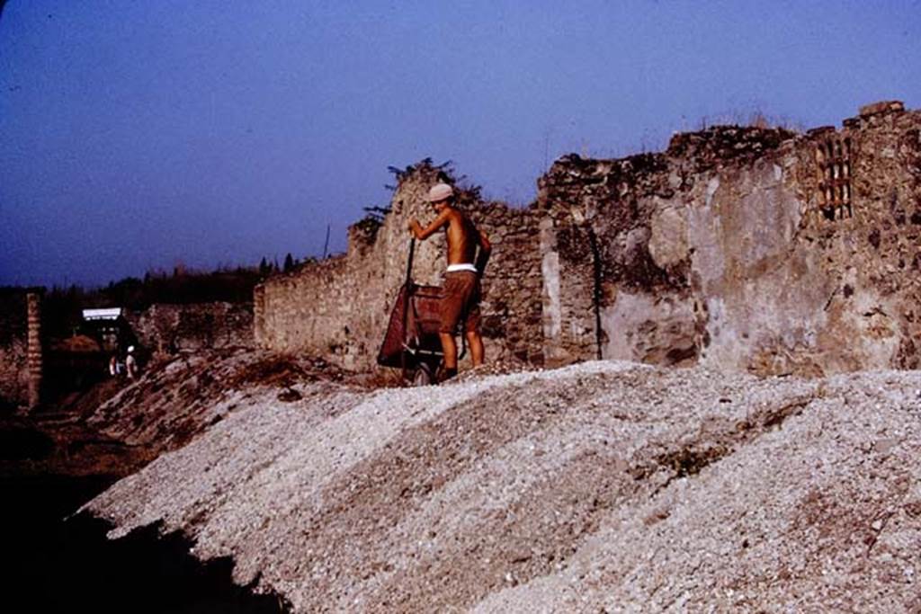 Via della Palestra between I.20 and I.14. Pompeii. 1972. Looking west. Photo by Stanley A. Jashemski. 
Source: The Wilhelmina and Stanley A. Jashemski archive in the University of Maryland Library, Special Collections (See collection page) and made available under the Creative Commons Attribution-Non Commercial License v.4. See Licence and use details. J72f0628
