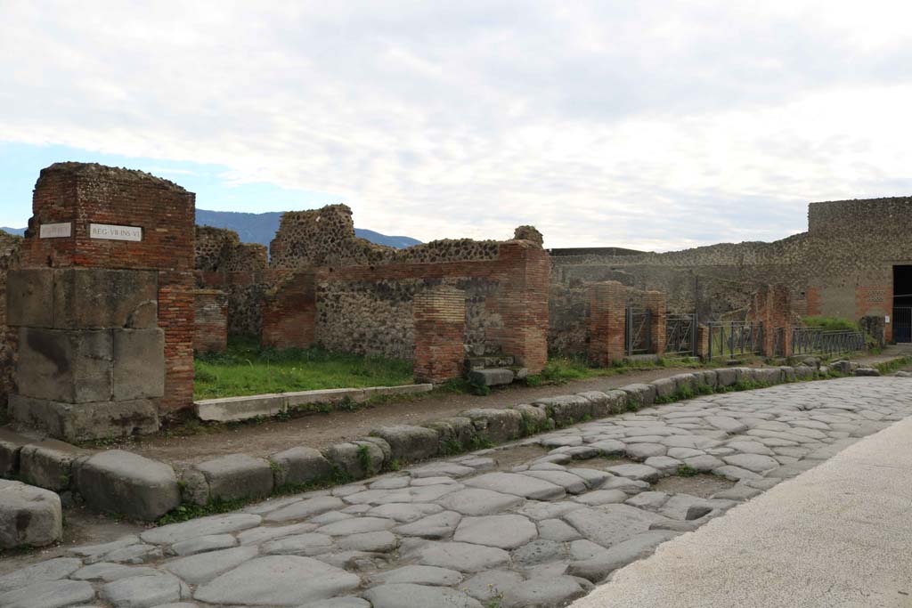 Via delle Terme, south side, Pompeii. December 2018. 
Looking west from junction with Vicolo del Terme, on left, along VII.6.15 towards VII.6.1. Photo courtesy of Aude Durand.

