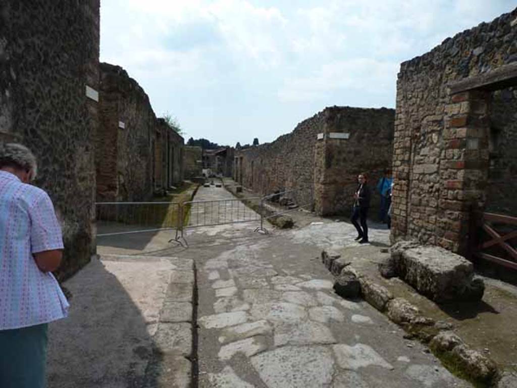 Via di Castricio, May 2010. Looking west to junction with Vicolo della Nave Europa from near I.15.3.