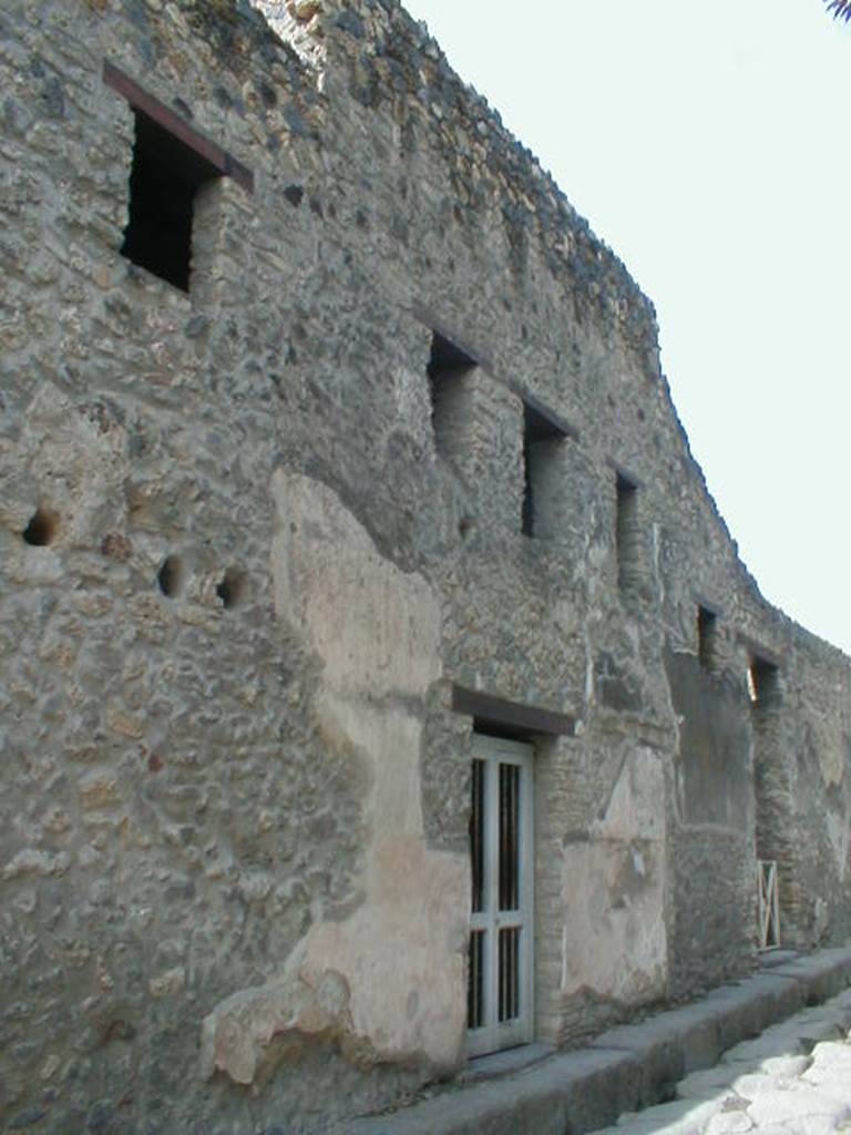 Via di Nocera, west side. September 2004. Looking north from I.13.9. 