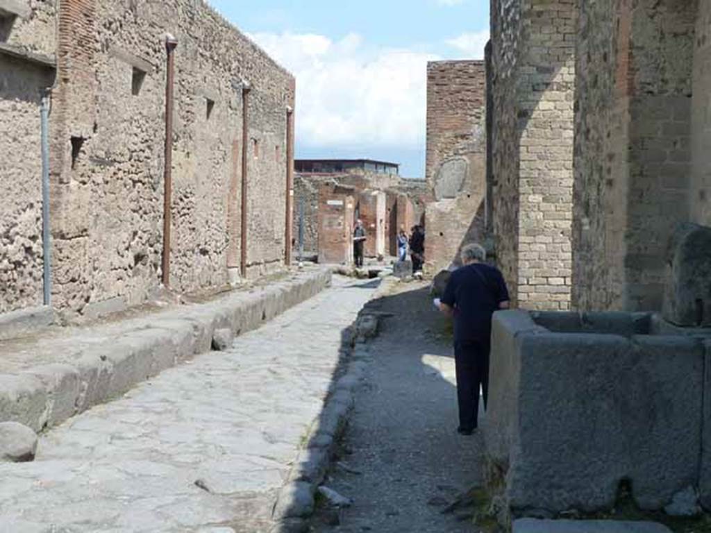 Vicolo dei Soprastanti, May 2010. Looking east between VII.5 and VII.8, towards junction with Via del Foro.