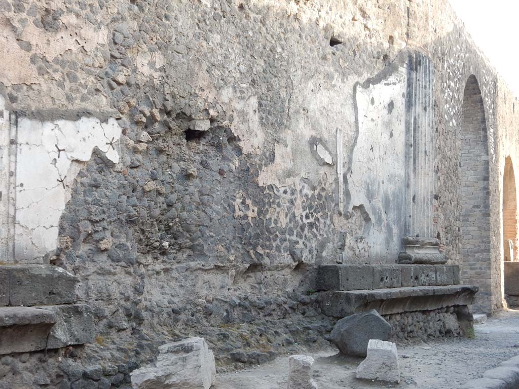 Vicolo dei Soprastanti, Pompeii. June 2019. 
Looking west along north wall of Forum towards arch near VII.8.26 and fountain, on right.
Photo courtesy of Buzz Ferebee.

Photo courtesy of Buzz Ferebee.
