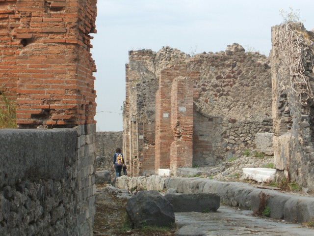 Vicolo dei Soprastanti, south side. June 2012. Looking towards south side from white threshold of VII.6.28. 