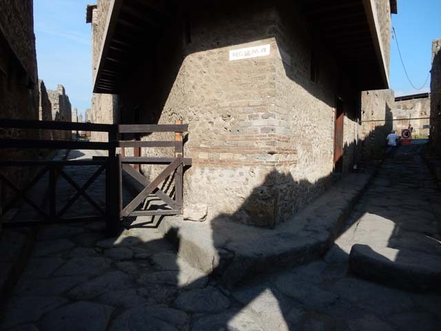 Vicolo del Lupanare, Pompeii, on right. May 2015. Looking north from junction with Vicolo del Balcone Pensile (on left).  Photo courtesy of Buzz Ferebee.
