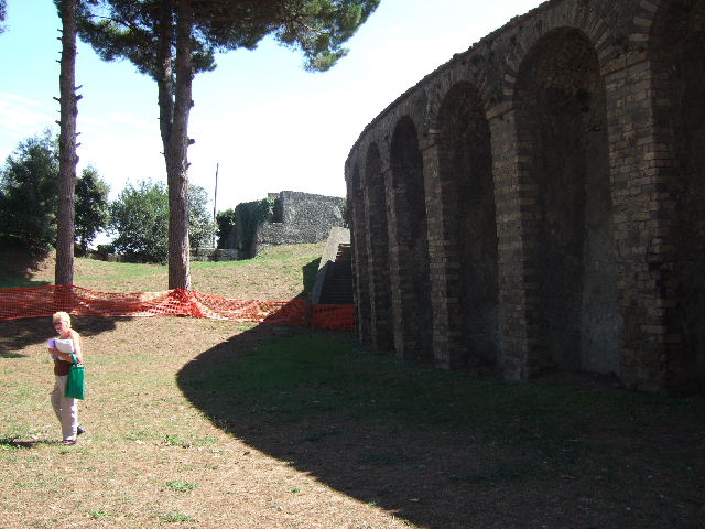 Vicolo dell’ Anfiteatro, south end. September 2005.Looking east from the junction along the north side of the amphitheatre and towards Tower VI. 


