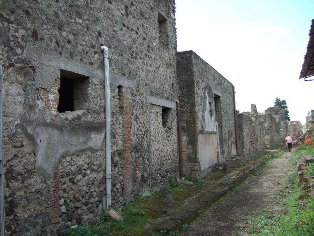 Vicolo delle Nozze d’ Argento. East end. Looking west from end of excavated road. December 2005.