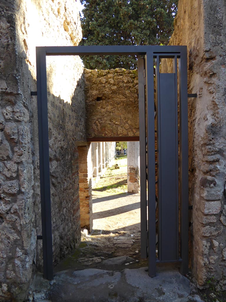 VI.12.2/7 Pompeii. January 2017. Looking south from rear posticum at VI.12.7.
Foto Annette Haug, ERC Grant 681269 DÉCOR.
