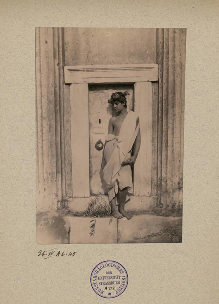 FP6 Pompeii. C.1890. Tomb shortly after excavation. Photo by Paul Bette.
Collection de l'Institut d'Archéologie classique de Strasbourg (fonds Michaelis) inventory number It.IV.A.c.45.
