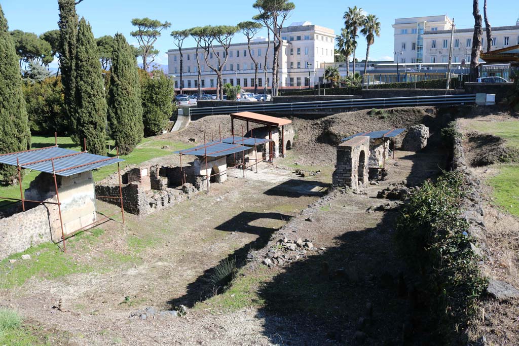 FPSB Pompeii. February 2020. Looking east along rear of tombs FPSB to FPSH. Photo courtesy of Aude Durand.