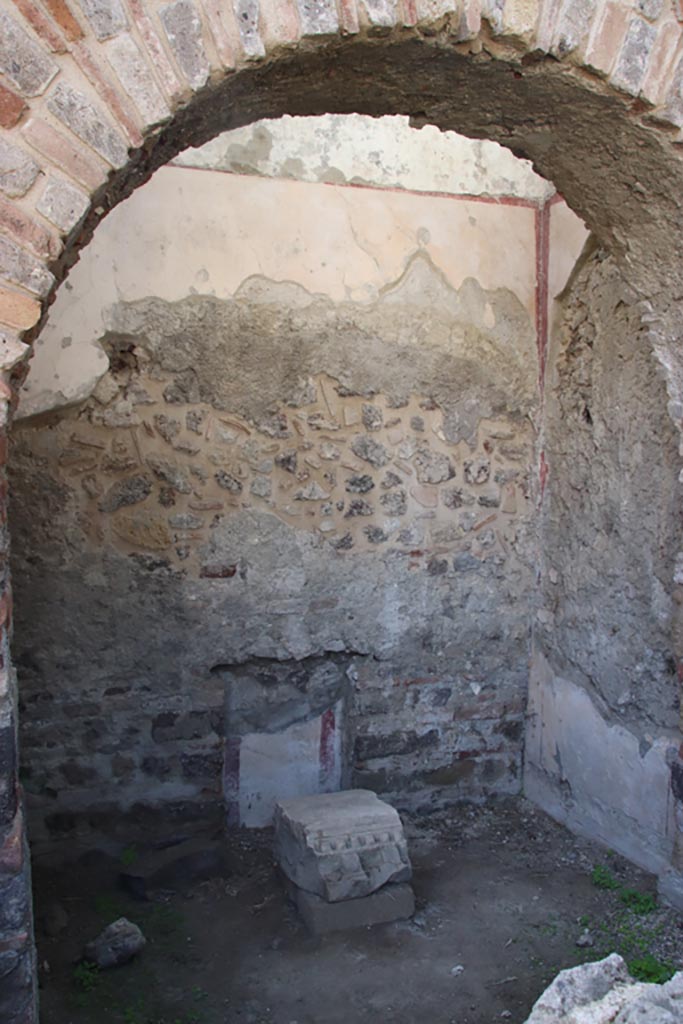 HGW25 Pompeii. Part of Villa of Diomedes. October 2023.
Room 7,8, looking towards south wall of arched area. Photo courtesy of Klaus Heese.
