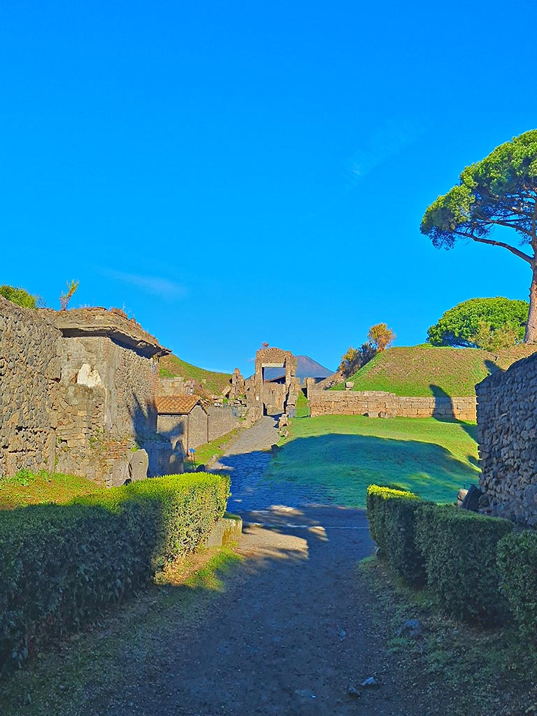 Pompeii Porta Nocera. October 2024. 
Looking north to junction of Via delle Tombe and Porta Nocera. Photo courtesy of Giuseppe Ciaramella.
