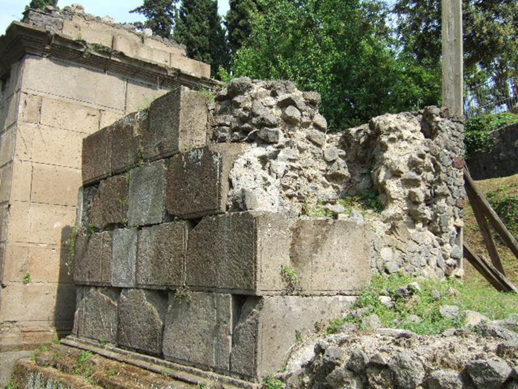 Pompeii Porta Nocera Tomb 19OS. West side of tomb. May 2006.