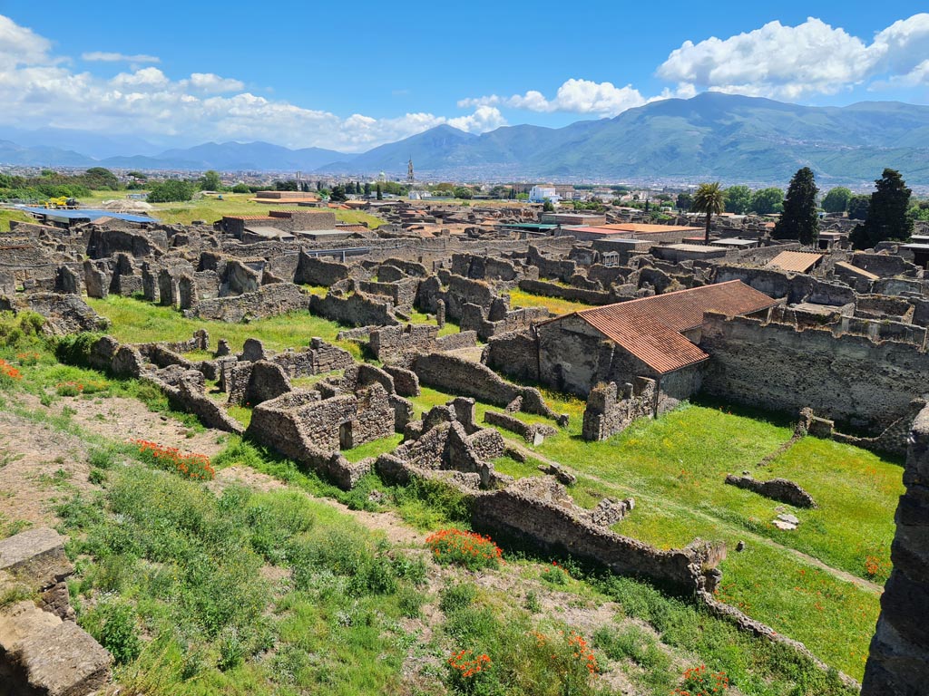 Tower XI, Pompeii. May 2024. Looking south-east across VI.9 and VI.11, from middle floor room level. Photo courtesy of Klaus Heese.