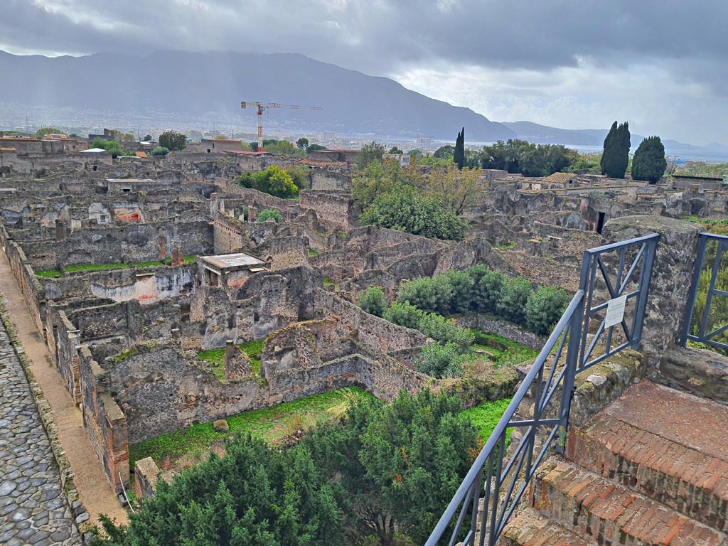 Tower XI, Pompeii. November 2023. 
Looking south-west across VI.7 and VI.5 towards Sorrentine peninsula, from upper floor. Photo courtesy of Giuseppe Ciaramella.

