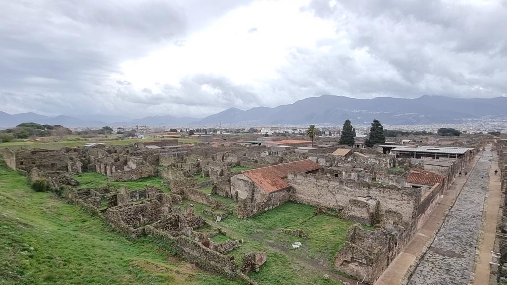 T11 Pompeii. Tower XI. January 2023. 
Looking south-east from Tower XI, with VI.9.1 in lower centre, on east side of Via Mercurio. Photo courtesy of Miriam Colomer.
