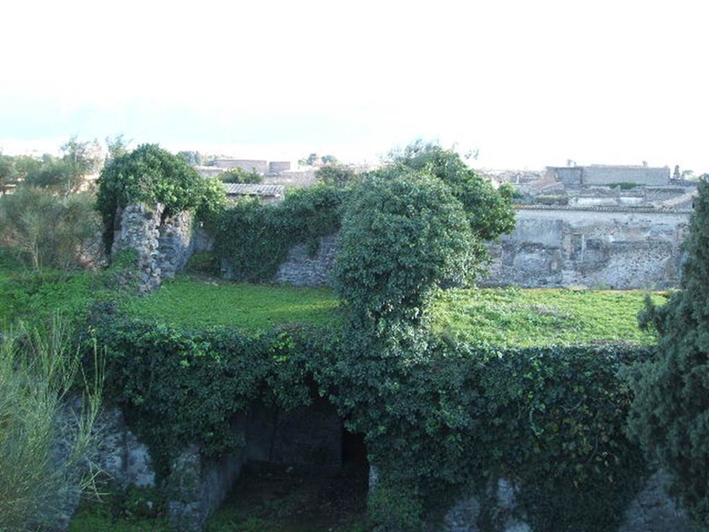 T12 Pompeii. Tower XII. December 2004. Looking south from outside the walls.