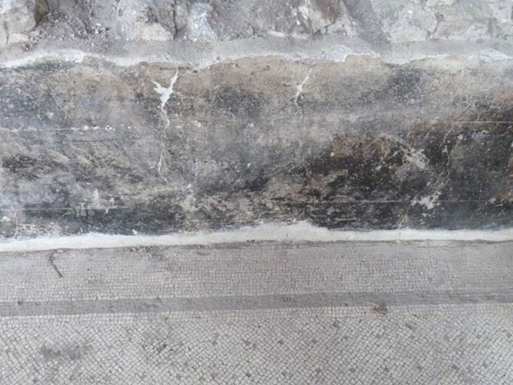 Oplontis, September 2015. East Portico 34, black zoccolo.