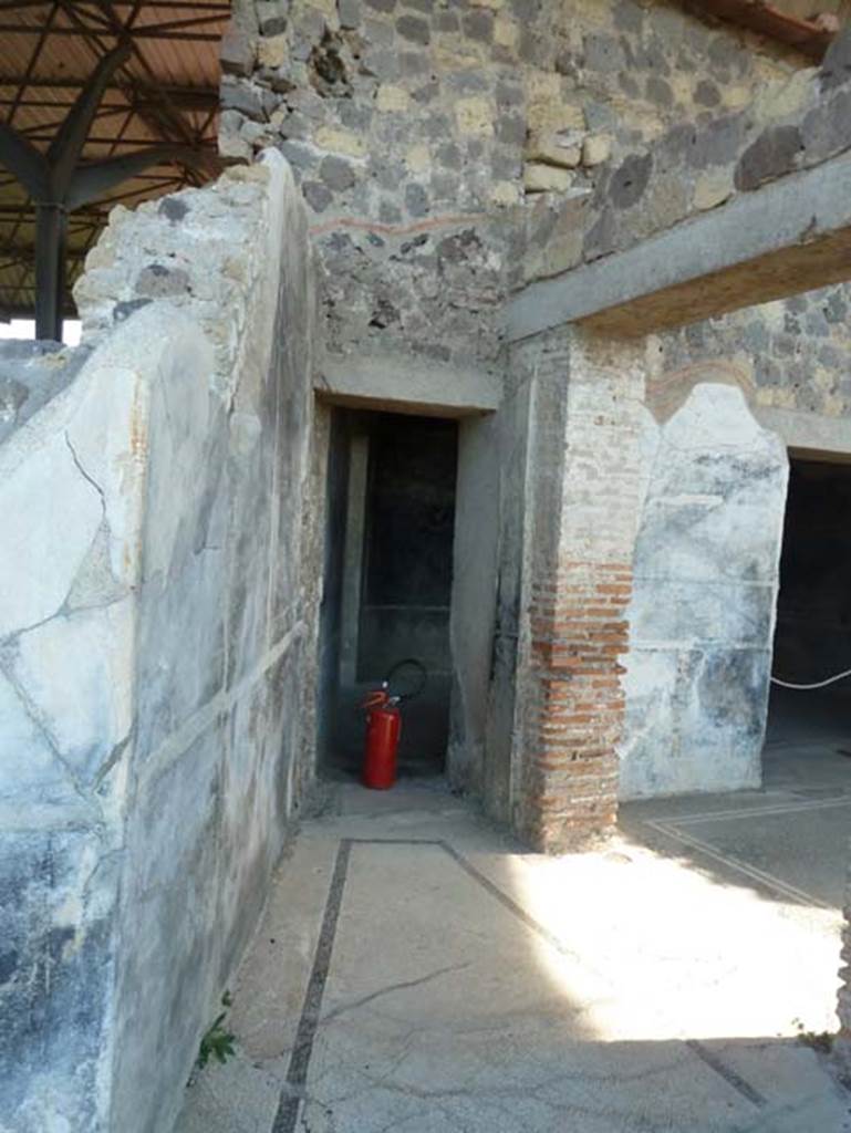Stabiae, Secondo Complesso, September 2015. Room 16, with doorway to room 15 in centre, and doorway to room 17, on right.