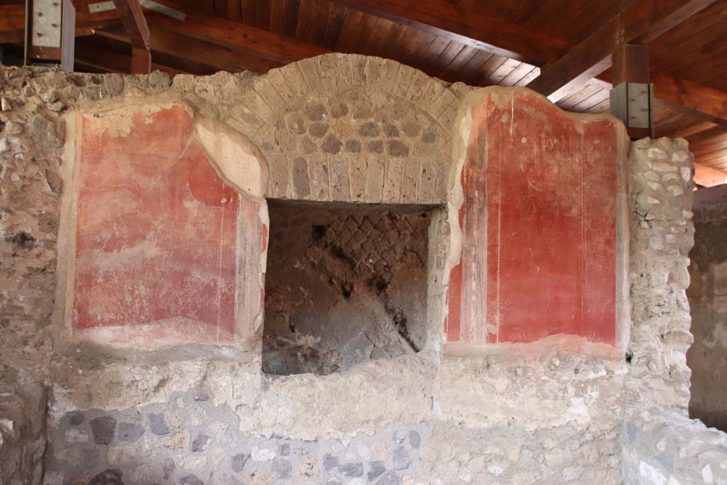 Stabiae, Villa Arianna, September 2015. Room 31, looking towards north wall and window into room 29.