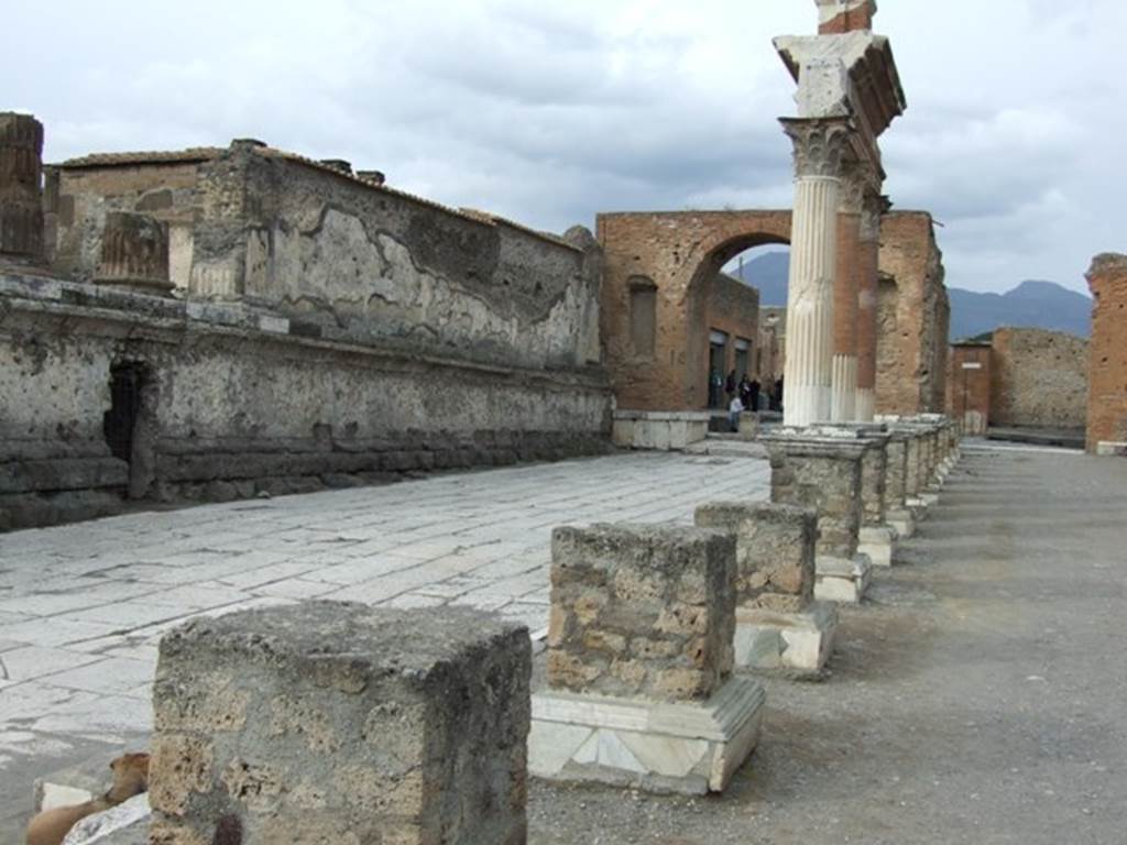 Arch at North East End of the Forum. December 2007. Paved area in front of the arch and along the side of the Temple of Jupiter.