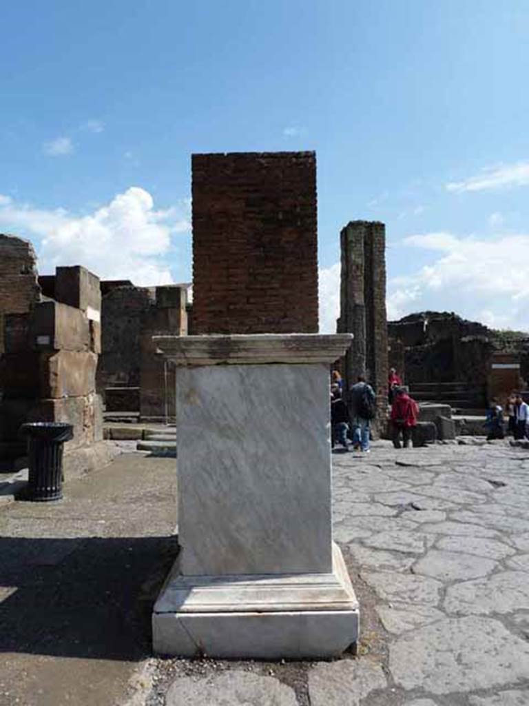 Arch of Marcus Holconius Rufus. May 2010. Marble statue base with inscription to Marcus Holconius Rufus.