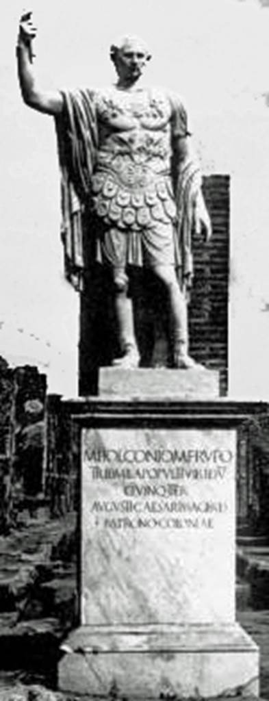 Arch of Marcus Holconius Rufus. About 1900. Detail of statue of Marcus Holconius Rufus in situ. Photo courtesy of Drew Baker.
